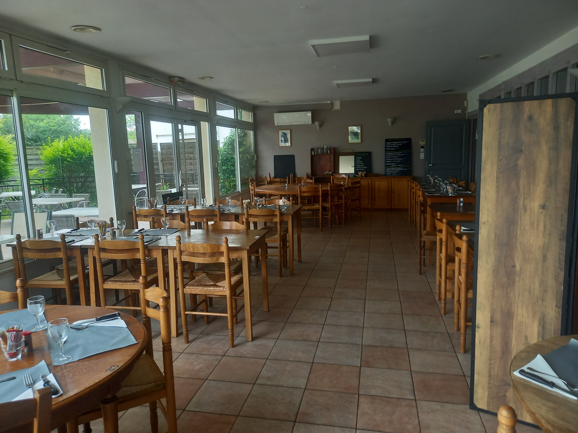A  ceder Trés belle affaire de Bar-Brasserie à Rion des Landes - Ref : 40-926