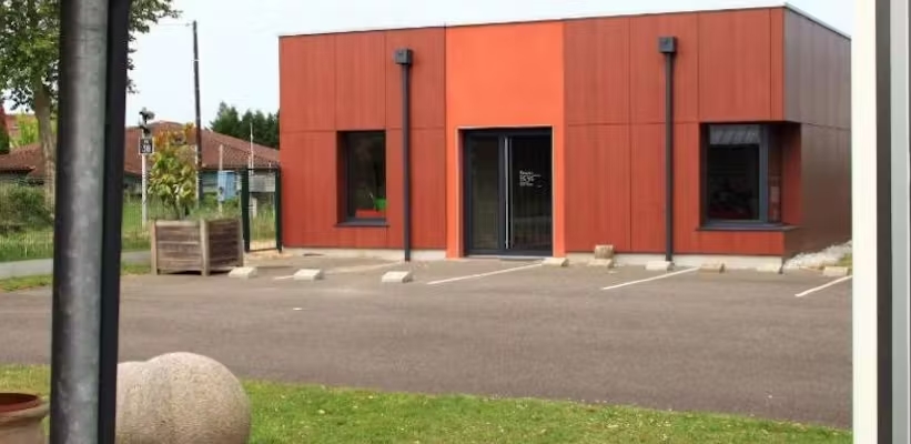 A VENDRE MURS COMMERCIAUX avec revenu locatif à Grenade sur Adour - Ref : 40-1252