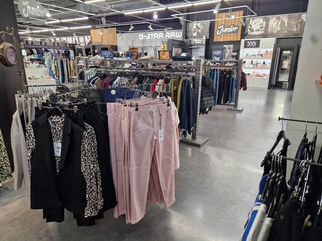 A ceder cause retraite MAGASIN VÊTEMENTS-JEANNERIE dans les Landes - Ref: 40-1257