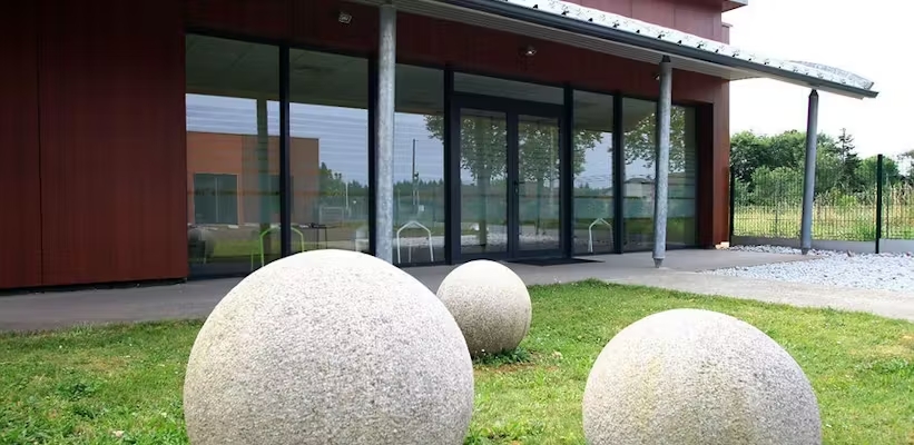 A VENDRE MURS COMMERCIAUX avec revenu locatif à Grenade sur Adour - Ref : 40-1252