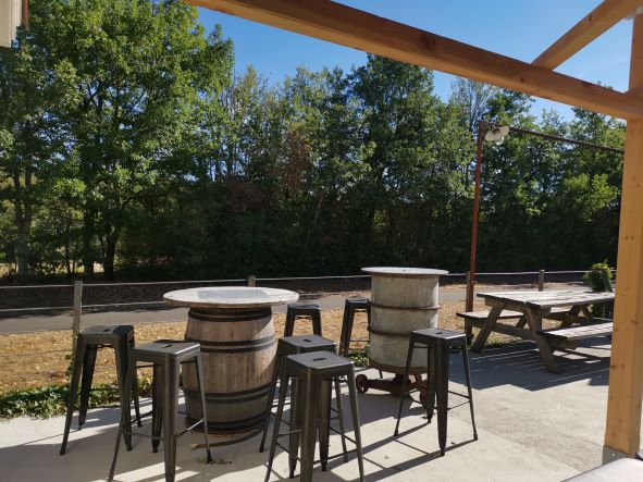 A vendre ensemble immobilier de GÎTE et CHAMBRE D'HÔTE avec BAR à vin bar à Cocktails et Tapas  dans le Gers proche Condom Ref 32-1213