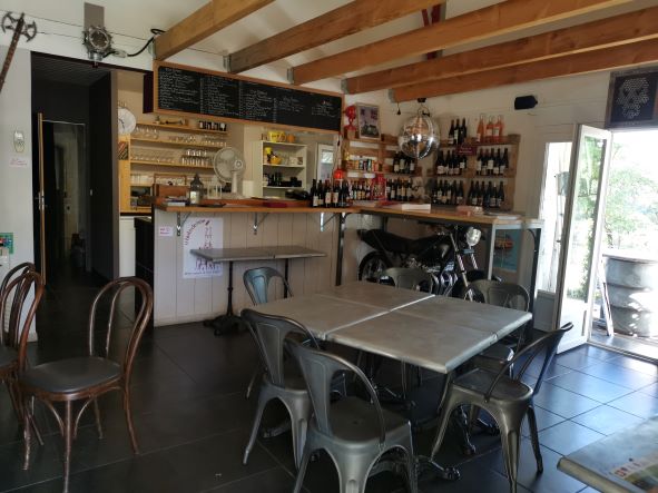 A vendre ensemble immobilier de GÎTE et CHAMBRE D'HÔTE avec BAR à vin bar à Cocktails et Tapas  dans le Gers proche Condom Ref 32-808