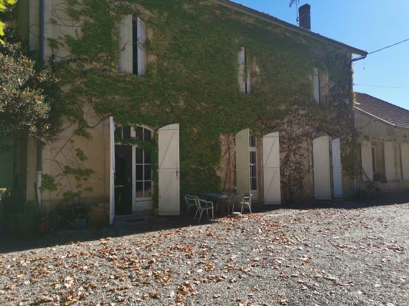 A ceder CHAMBRES D'HÔTES-GÎTES au sein d'une ancienne gare à MOUCHAN- Ref: 32-1213