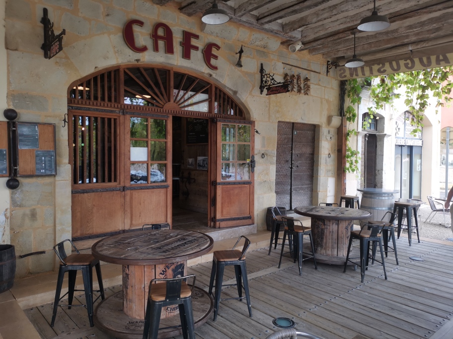 A ceder tres belle affaire de BAR-RESTAURANT à GEAUNE dans les Landes - Ref: 40-994