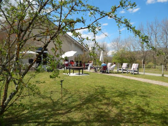 A vendre ensemble immobilier de GÎTE et CHAMBRE D'HÔTE avec BAR à vin bar à Cocktails et Tapas  dans le Gers proche Condom Ref 32-1213