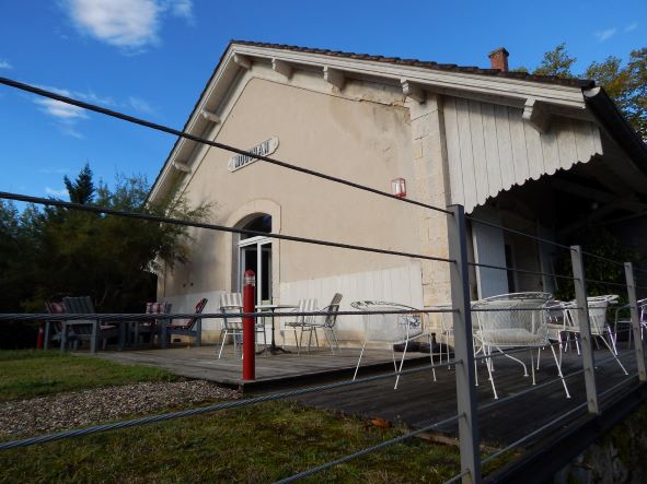 A vendre ensemble immobilier de GÎTE et CHAMBRE D'HÔTE avec BAR à vin bar à Cocktails et Tapas  dans le Gers proche Condom Ref 32-1213