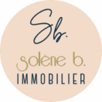 Logo circulaire beige Solène B. Immobilier : initiales 'Sb.' stylisées bleu marine, 'solène b.' doré, et 'IMMOBILIER' en majuscules. Design élégant et professionnel.