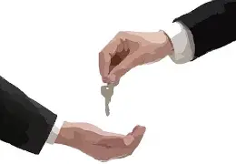 Main en costume remettant une clé à une autre main tendue en dessous, symbolisant une transaction ou un transfert de propriété.